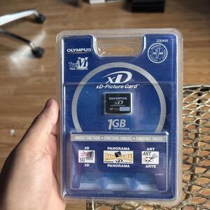 Olympus M-XD1GH Type M 1 GB Hi-Speed xD-Picture Memory Card (200495)